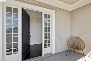 916 Arlington Ave, Oakland, CA 94608 - Photo 2