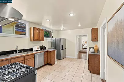 3334 Harrison St, Oakland, CA 94611 - Photo 12