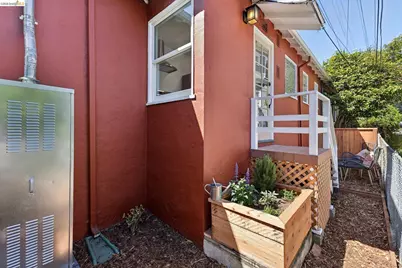 2218 Parker St, Berkeley, CA 94704 - Photo 28