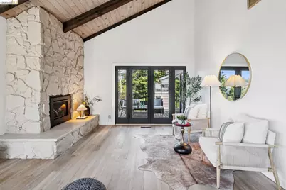 2534 Carisbrook Dr, Oakland, CA 94611 - Photo 24