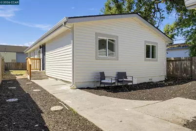 1015 Rutledge Avenue, Santa Rosa, CA 95405 - Photo 2