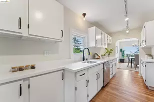 7201 Sunkist Dr, Oakland, CA 94605 - Photo 18