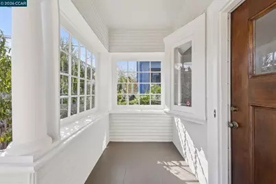 702 33rd St, Oakland, CA 94609 - Photo 6