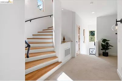 6733 Longwalk Dr, Oakland, CA 94611 - Photo 34