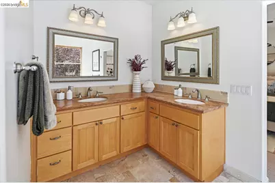 6733 Longwalk Dr, Oakland, CA 94611 - Photo 38