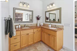 6733 Longwalk Dr, Oakland, CA 94611 - Photo 38