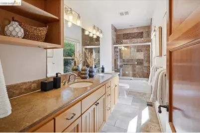 6733 Longwalk Dr, Oakland, CA 94611 - Photo 44