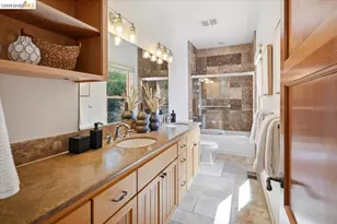 6733 Longwalk Dr, Oakland, CA 94611 - Photo 44