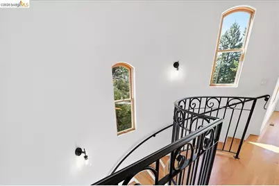 6733 Longwalk Dr, Oakland, CA 94611 - Photo 32