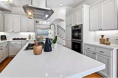 6733 Longwalk Dr, Oakland, CA 94611 - Photo 18