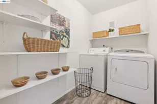 819 E 28th St, Oakland, CA 94610 - Photo 32