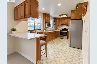 77 Parkrose Ave, Daly City, CA 94015 - Photo 6
