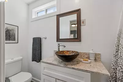 2960 106th Ave, Oakland, CA 94605 - Photo 30