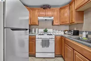 237 Del Loma Ct, Fairfield, CA 94533 - Photo 2