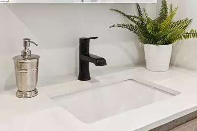 127 Bayo Vista Ave #104, Oakland, CA 94611 - Photo 20