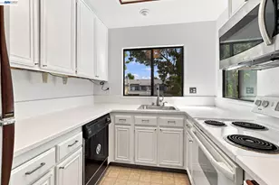 6043 Joaquin Murieta Ave, Newark, CA 94560 - Photo 12