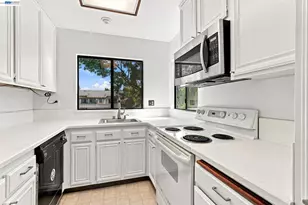6043 Joaquin Murieta Ave, Newark, CA 94560 - Photo 10