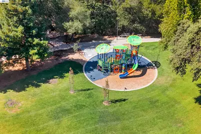 7776 Knollbrook Dr, Pleasanton, CA 94588 - Photo 44