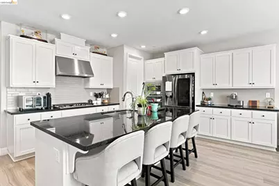 2521 Elan Pl, Fairfield, CA 94533 - Photo 26