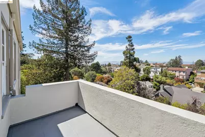 5235 Harbord Dr, Oakland, CA 94618 - Photo 40