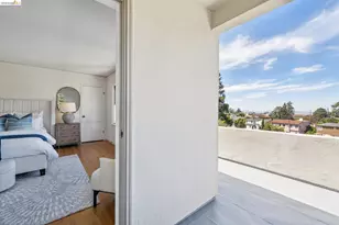 5235 Harbord Dr, Oakland, CA 94618 - Photo 38