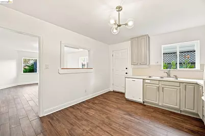 1324 Fitzgerald St, Oakland, CA 94608 - Photo 38