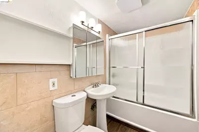 1324 Fitzgerald St, Oakland, CA 94608 - Photo 48