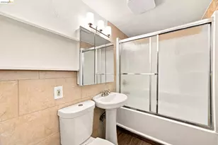 1324 Fitzgerald St, Oakland, CA 94608 - Photo 48