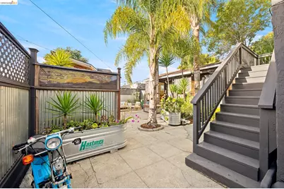 1324 Fitzgerald St, Oakland, CA 94608 - Photo 56