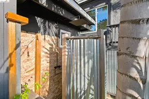 1324 Fitzgerald St, Oakland, CA 94608 - Photo 64