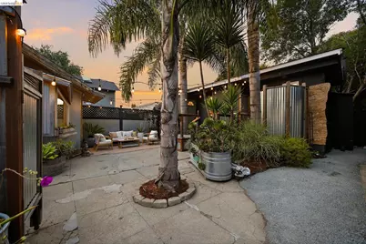 1324 Fitzgerald St, Oakland, CA 94608 - Photo 70