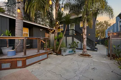 1324 Fitzgerald St, Oakland, CA 94608 - Photo 2