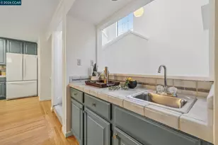 6480 Oakwood Dr, Oakland, CA 94611 - Photo 8