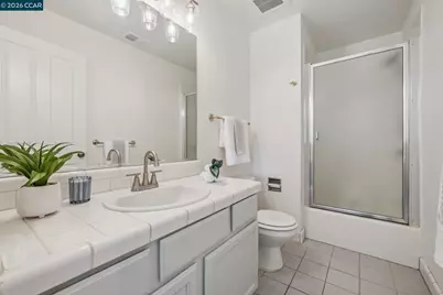 6480 Oakwood Dr, Oakland, CA 94611 - Photo 26