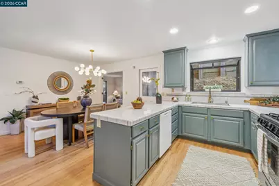 6480 Oakwood Dr, Oakland, CA 94611 - Photo 14