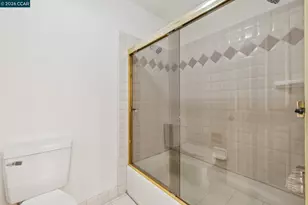 6480 Oakwood Dr, Oakland, CA 94611 - Photo 22