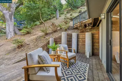 6480 Oakwood Dr, Oakland, CA 94611 - Photo 28