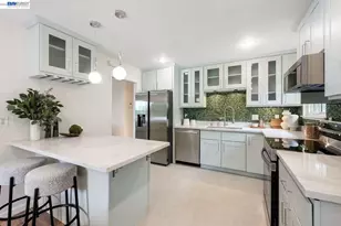 6625 Thornhill Dr, Oakland, CA 94611 - Photo 10