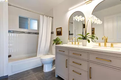 5949 Alhambra Ave, Oakland, CA 94611 - Photo 24