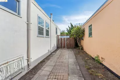 2144 Oregon St, Berkeley, CA 94705 - Photo 40