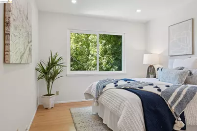 6235 Melville Dr, Oakland, CA 94611 - Photo 32