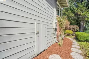 6309 Pinehaven Rd, Oakland, CA 94611 - Photo 48