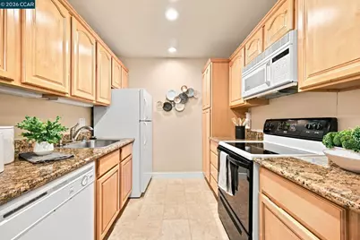 1447 Marchbanks Dr #1, Walnut Creek, CA 94598 - Photo 10