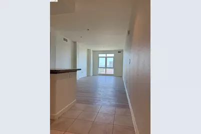 423 7th St #607, Oakland, CA 94607 - Photo 2