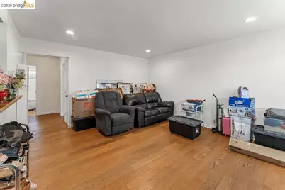 10582 Topanga Dr, Oakland, CA 94603 - Photo 20