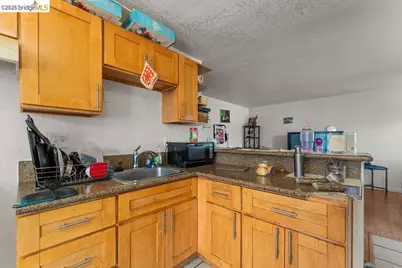 10582 Topanga Dr, Oakland, CA 94603 - Photo 40