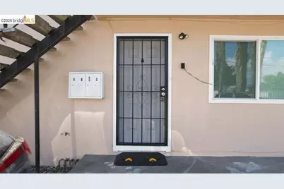 10582 Topanga Dr, Oakland, CA 94603 - Photo 14