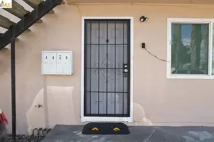 10582 Topanga Dr, Oakland, CA 94603 - Photo 14