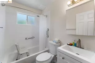 10582 Topanga Dr, Oakland, CA 94603 - Photo 28