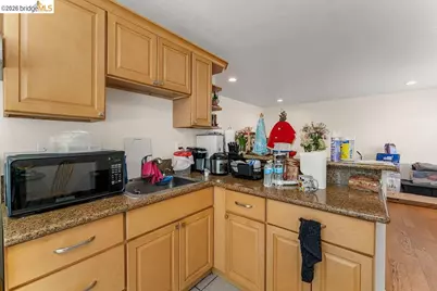 10582 Topanga Dr, Oakland, CA 94603 - Photo 24